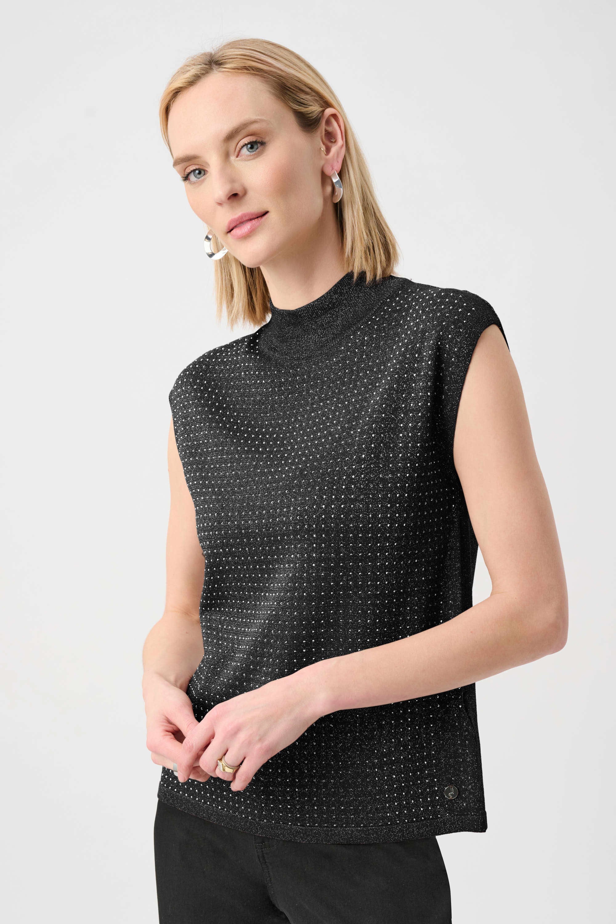 Sleevless Pullover Top