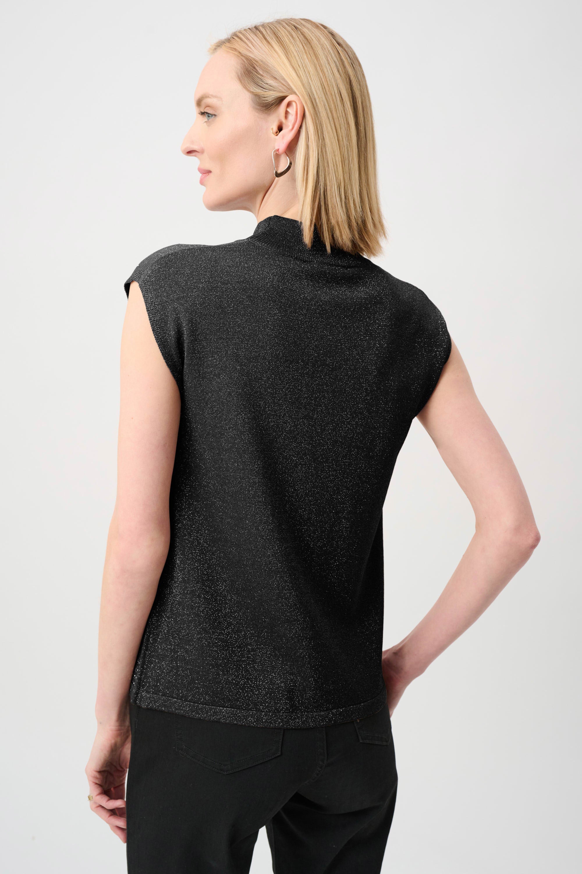 Sleevless Pullover Top