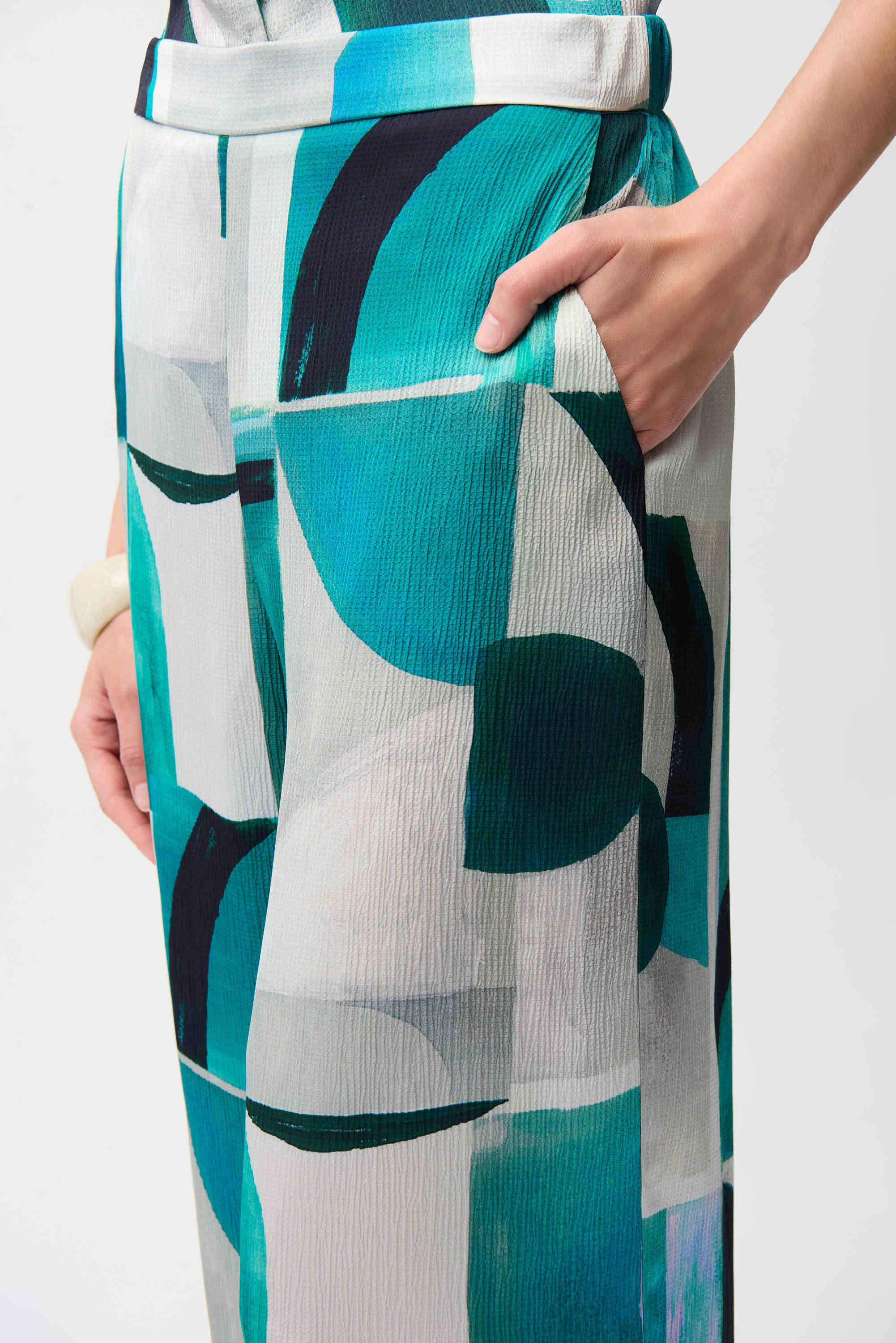 Textured Satin Geometric Print Wide Leg Pull-On Pants