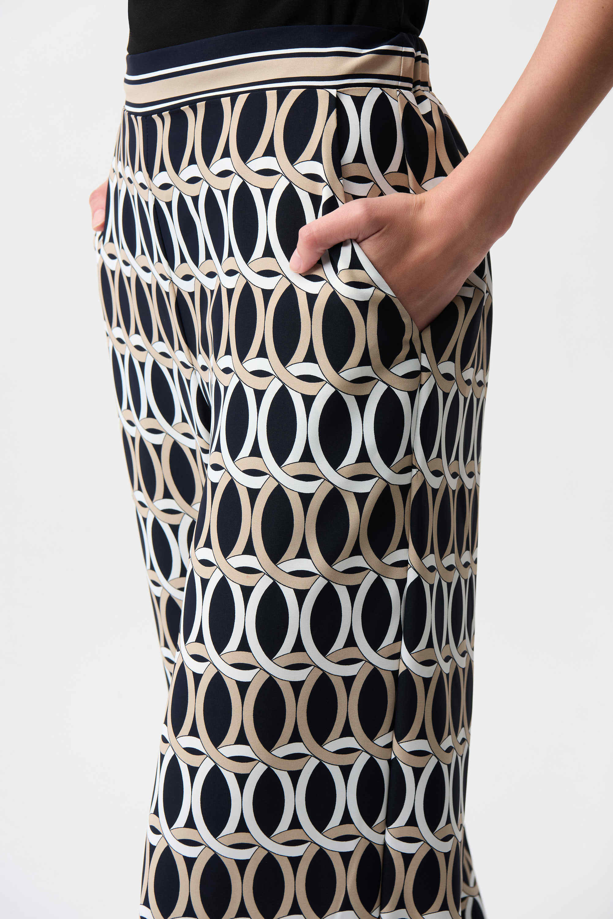Woven Geometric Print Wide Leg Pull-On Pants