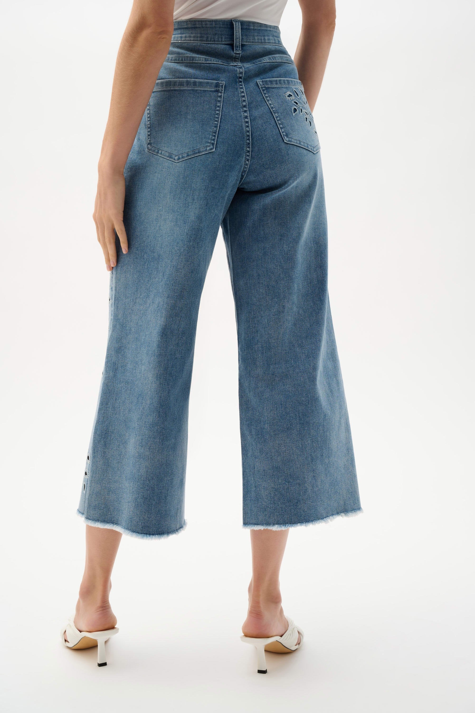 Eyelet Embroidery Crop Jeans