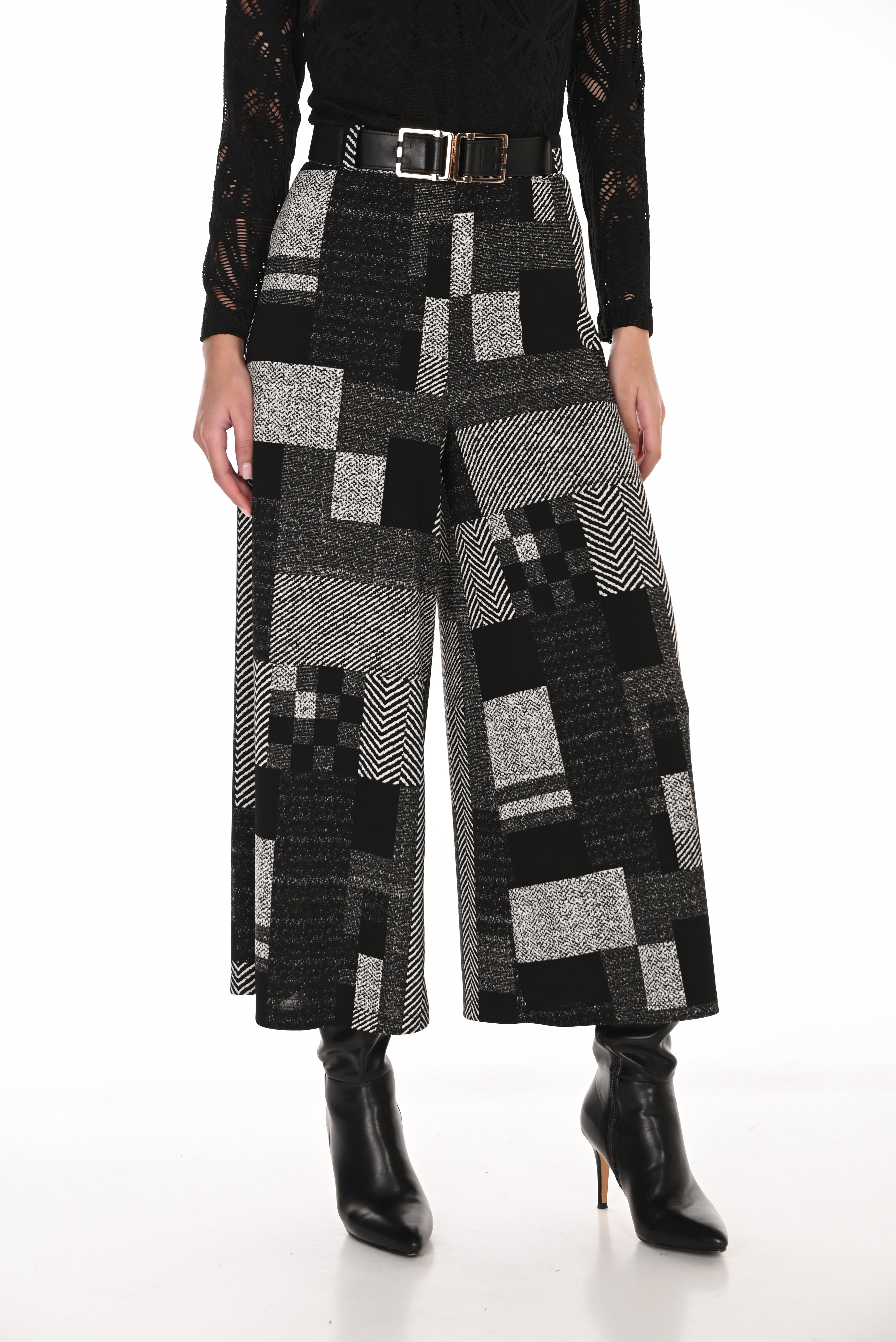 Geo Pattern Wide-Leg Crop Pant